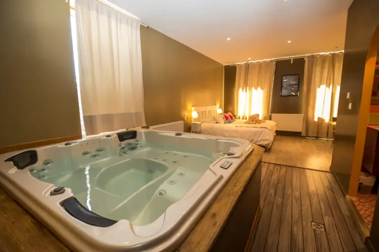 LA-FONT-VINEUSE-HOTEL-&-SPA-HEBERGEMENT-CHARME-INSOLITE-CHAMBRE-PROVENCE